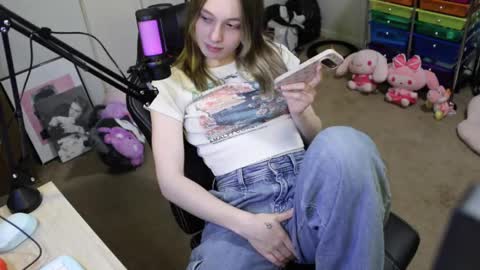 Snapshot of roxiethefox chatting on October 24, 9:37 pm roxie online show from October 24, 9:37 pm