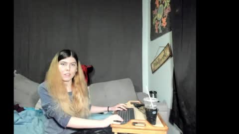 roxihazeleyes online show from April 9, 3:10 am