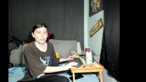 roxihazeleyes online show from May 7, 9:49 am