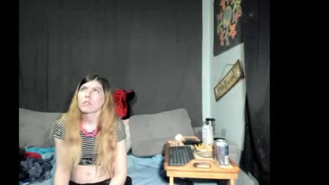 roxihazeleyes online show from April 9, 6:19 am