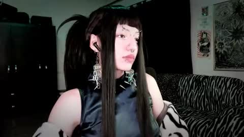 Roxy Independient model Help me to reach 50 thumbs up online show from March 6, 1:26 am