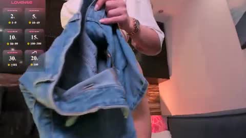 Roxy follow me online show from August 4, 11:06 am