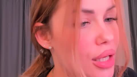 Roxy follow me online show from February 20, 5:30 pm