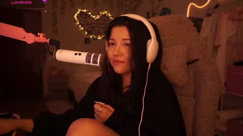 roxysuh online show from August 8, 8:13 am