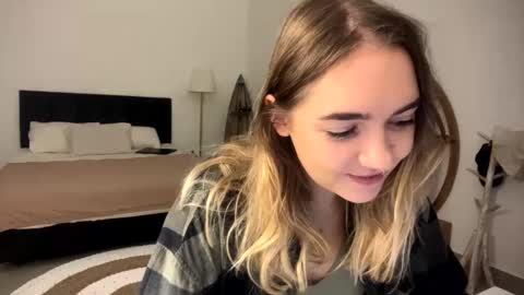 Roxy online show from March 22, 9:08 pm