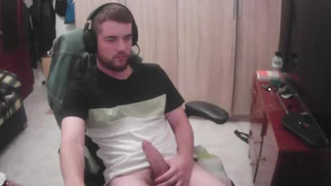 royer04 online show from May 27, 11:46 pm