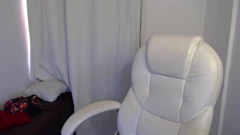 Snapshot of rubi_halliwey chatting on October 15, 6:42 pm Rubi online show from October 15, 6:42 pm