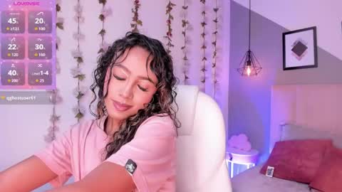 rue_zue online show from April 19, 1:12 pm