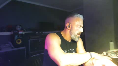 Chico que rico Caliente online show from September 14, 7:15 pm