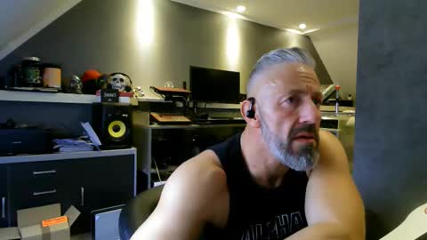 Chico que rico Caliente online show from September 12, 11:01 am