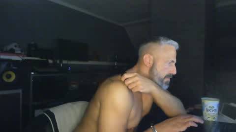 Chico que rico Caliente online show from February 6, 1:16 am