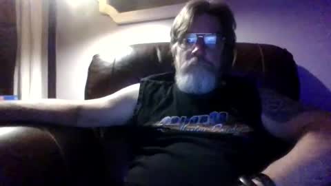 Snapshot of runningaround60 chatting on December 20, 2:41 am runningaround60 online show from December 20, 2:41 am