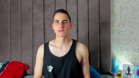 Ryan Levi online show from January 19, 2:04 am