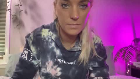 KumKitten online show from October 22, 2:30 pm