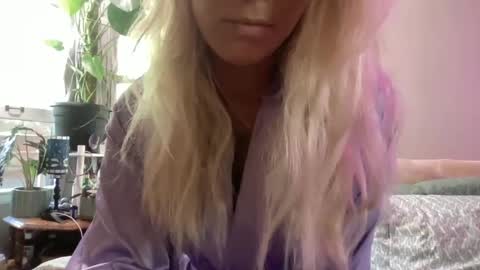 KumKitten online show from October 8, 3:18 pm