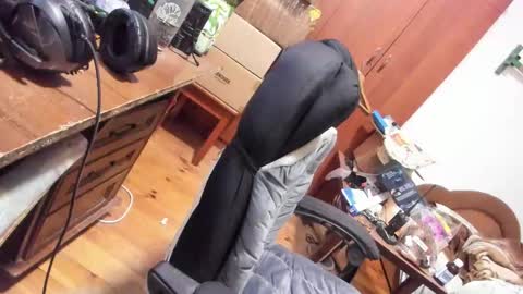 1141323  my Lord Mister Max   moms treasure online show from March 18, 8:26 pm