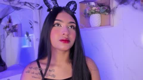 Snapshot of sabrinahims_ chatting on October 18, 3:33 am mariana online show from October 18, 3:33 am