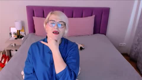 Sabrina MacMarren online show from November 21, 10:46 am