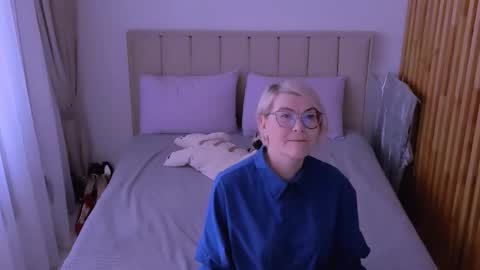 Sabrina MacMarren online show from March 28, 9:32 am