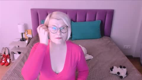 Snapshot of sabrinamacmarren chatting on October 23, 3:35 pm Sabrina MacMarren online show from October 23, 3:35 pm