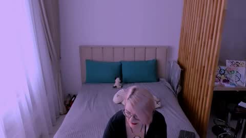 Sabrina MacMarren online show from February 28, 11:14 am