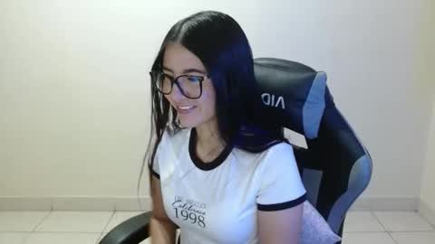 Sahaliefox  online show from February 15, 3:33 pm