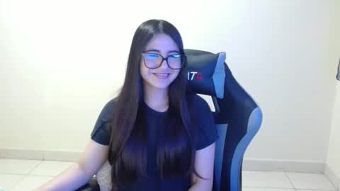 Sahaliefox  online show from December 2, 11:47 pm