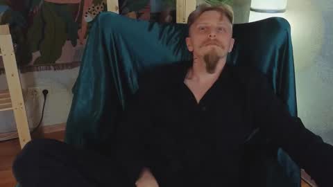 saint__vicious online show from March 11, 8:09 pm