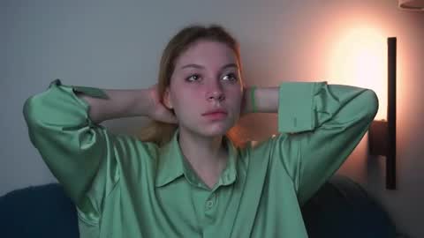 Ariel online show from June 2, 9:39 pm