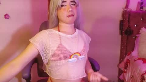 Snapshot of sakuraa_9 chatting on September 16, 3:15 pm saku online show from September 16, 3:15 pm