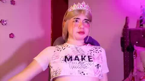 Snapshot of sakuraa_9 chatting on September 15, 2:40 pm saku online show from September 15, 2:40 pm