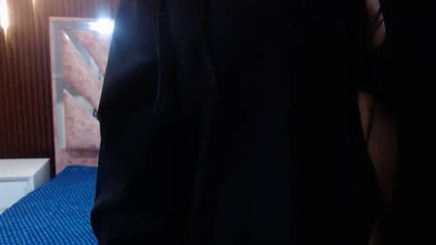 salethjonescl202 online show from March 25, 8:15 pm