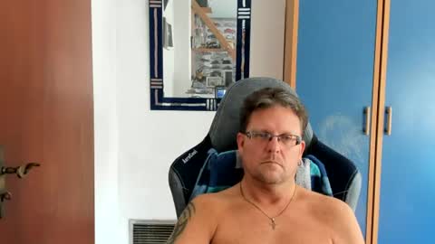 salichris online show from July 23, 3:31 pm