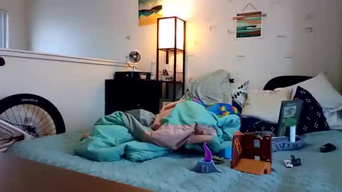 salis1981 online show from November 24, 7:23 pm