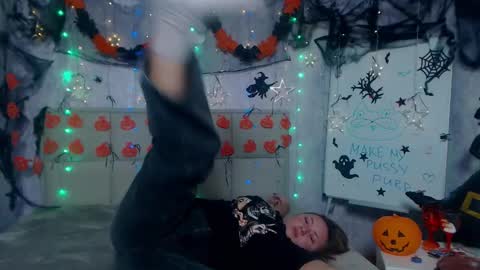 Sally online show from November 4, 7:04 pm