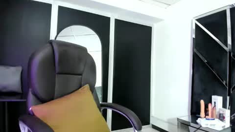 salmaportman_ online show from September 26, 3:58 am