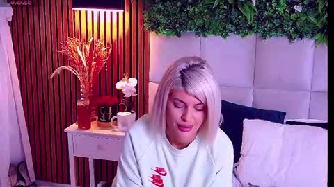 SalmaRoze online show from April 30, 2:38 am