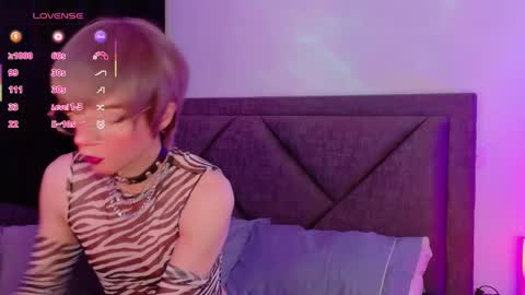 Snapshot of sam_russo chatting on October 20, 8:41 am Sam online show from October 20, 8:41 am