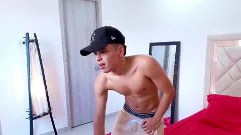 sam_tnt9 online show from April 20, 4:21 pm