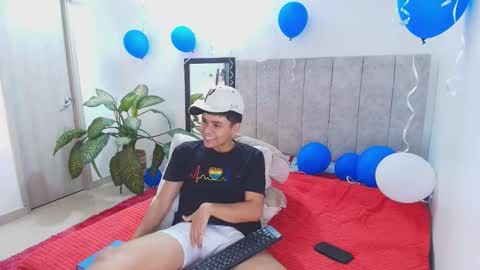 sam_tnt9 online show from March 28, 11:17 pm