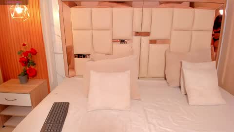 samantha   online show from April 7, 4:36 am