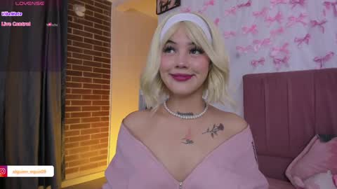 samantha_browwnn online show from May 29, 4:16 pm