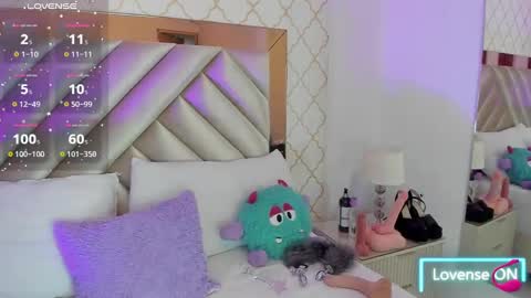 Samantha  online show from February 8, 8:32 pm