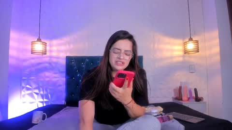 samantha_foxyy online show from April 7, 10:50 am