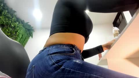 samantha_milfs online show from December 18, 11:05 am