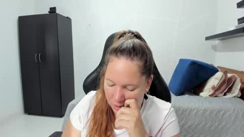 Snapshot of samanthaleon chatting on October 10, 12:27 am Samantha samy online show from October 10, 12:27 am