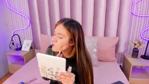 Alejandra  online show from November 12, 11:45 am