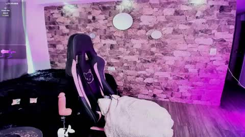 samiacooper25 online show from April 19, 6:10 pm