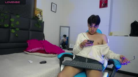 samuel_dark online show from April 11, 12:48 am