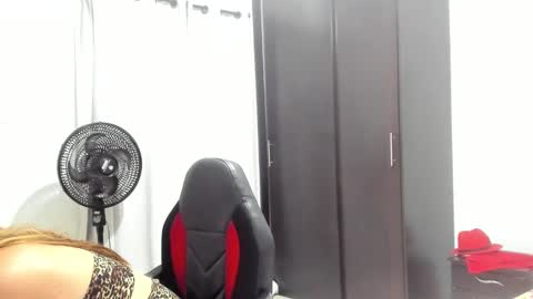 Sanddi  online show from December 1, 9:02 pm